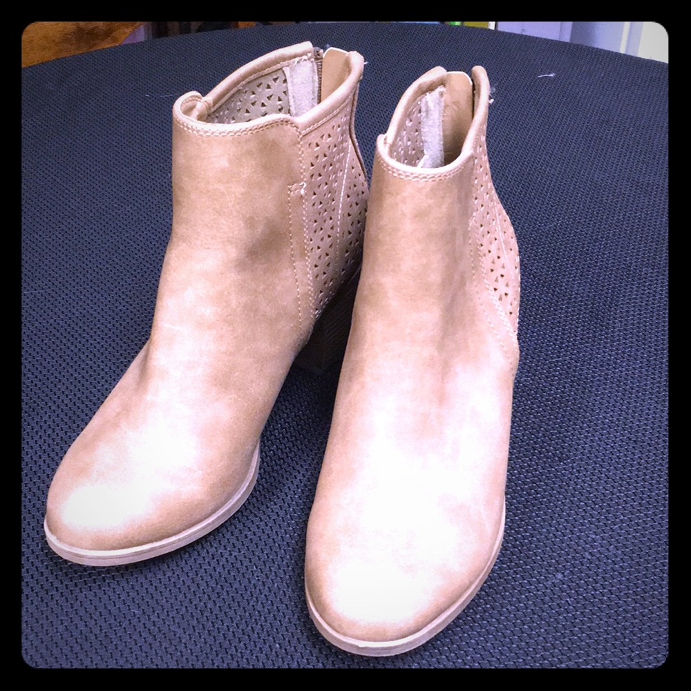 Brown/tan leather Booties